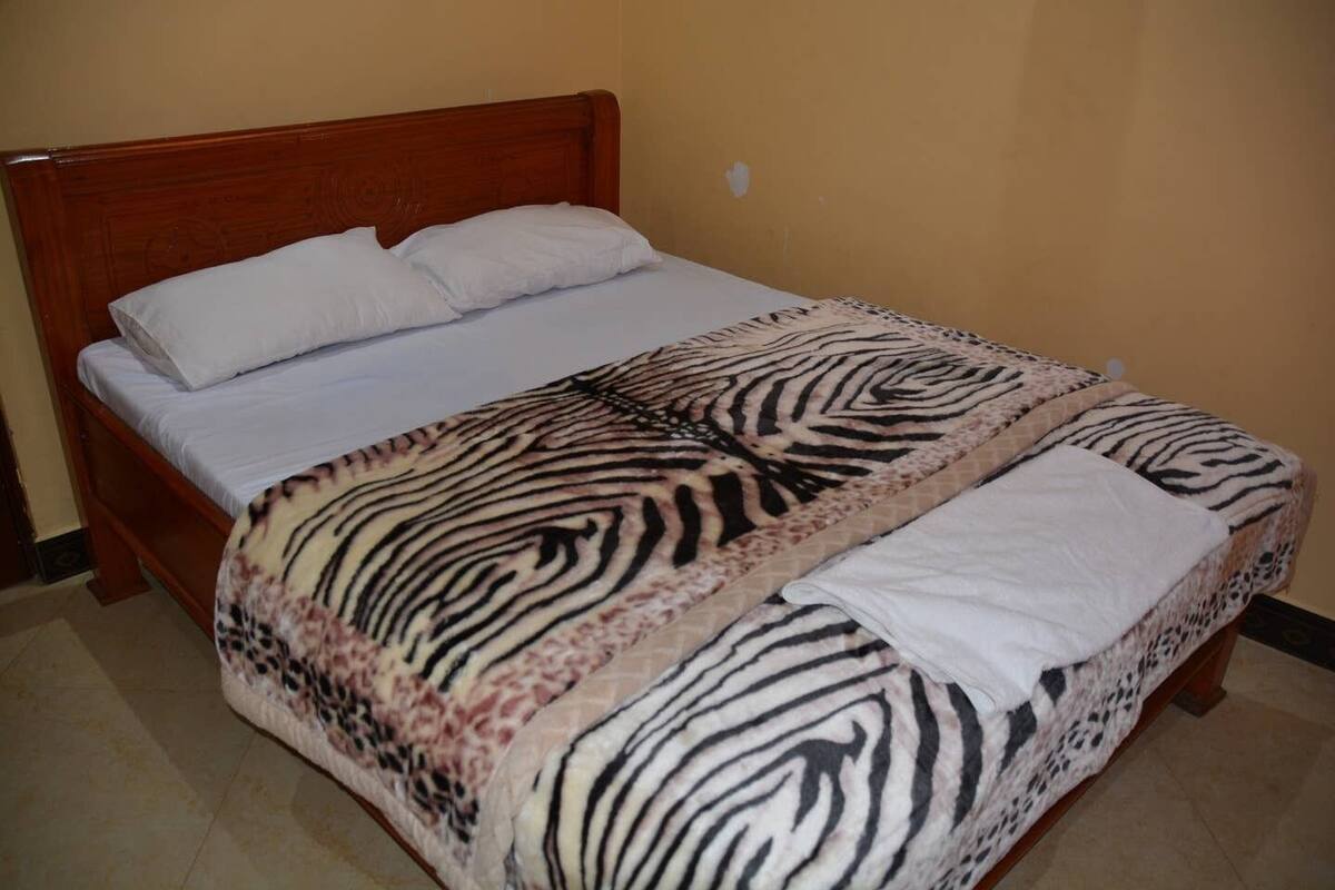 Twin Room | WiFi (free), bed sheets