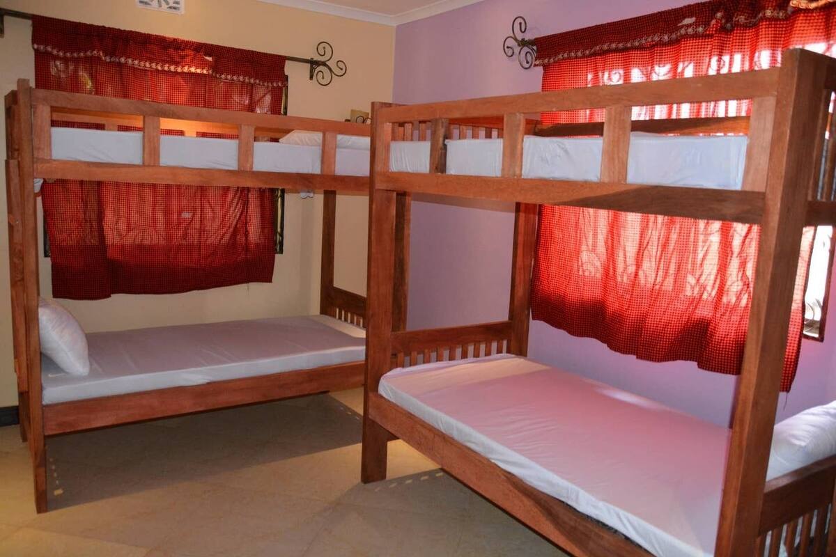 WiFi (free), bed sheets