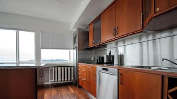 King Suite with Balcony and Mountain View | 私人小型廚房 | 咖啡機/沖茶器