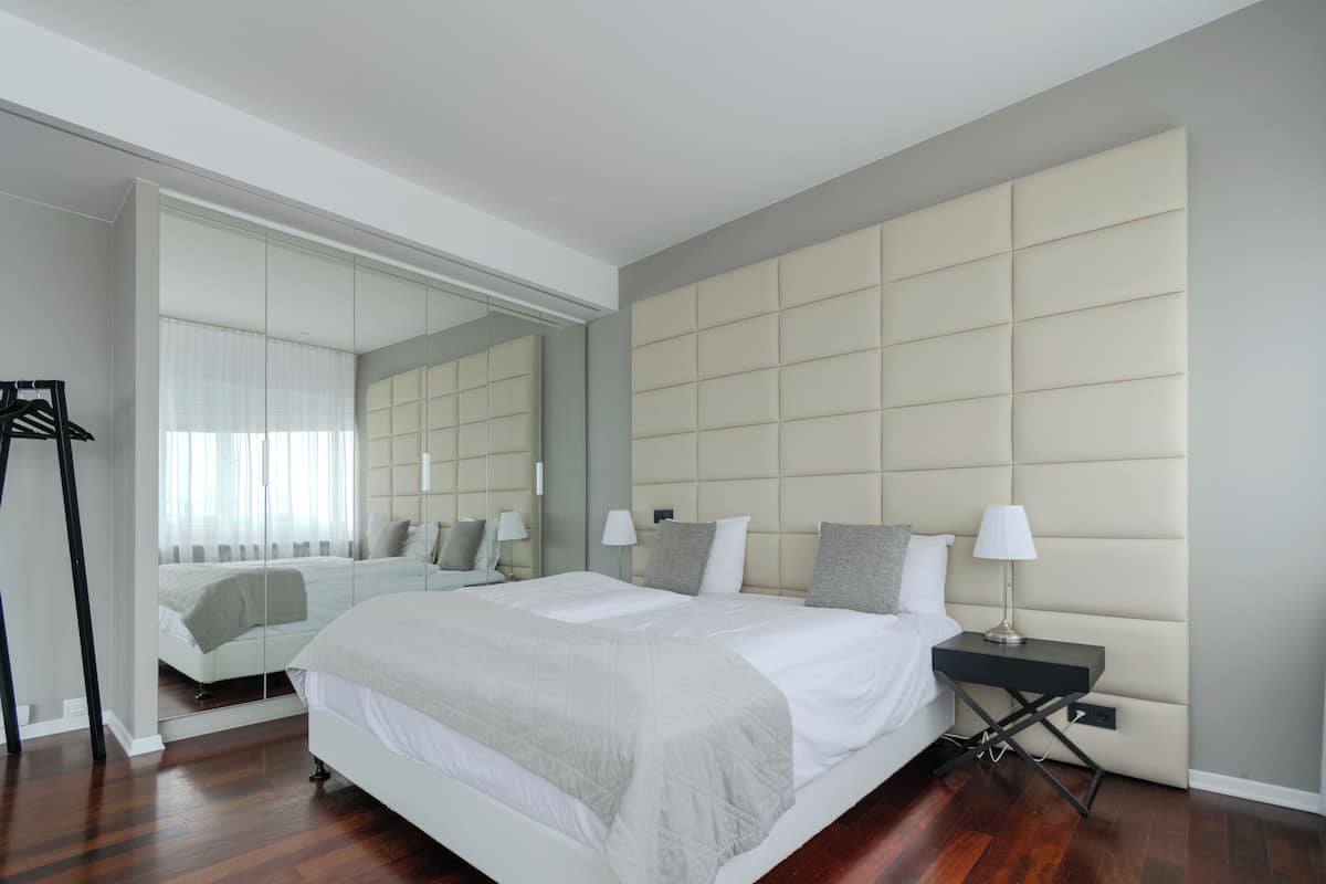 King Suite with Balcony and Mountain View | Ropa de cama hipoalergénica y decoración personalizada