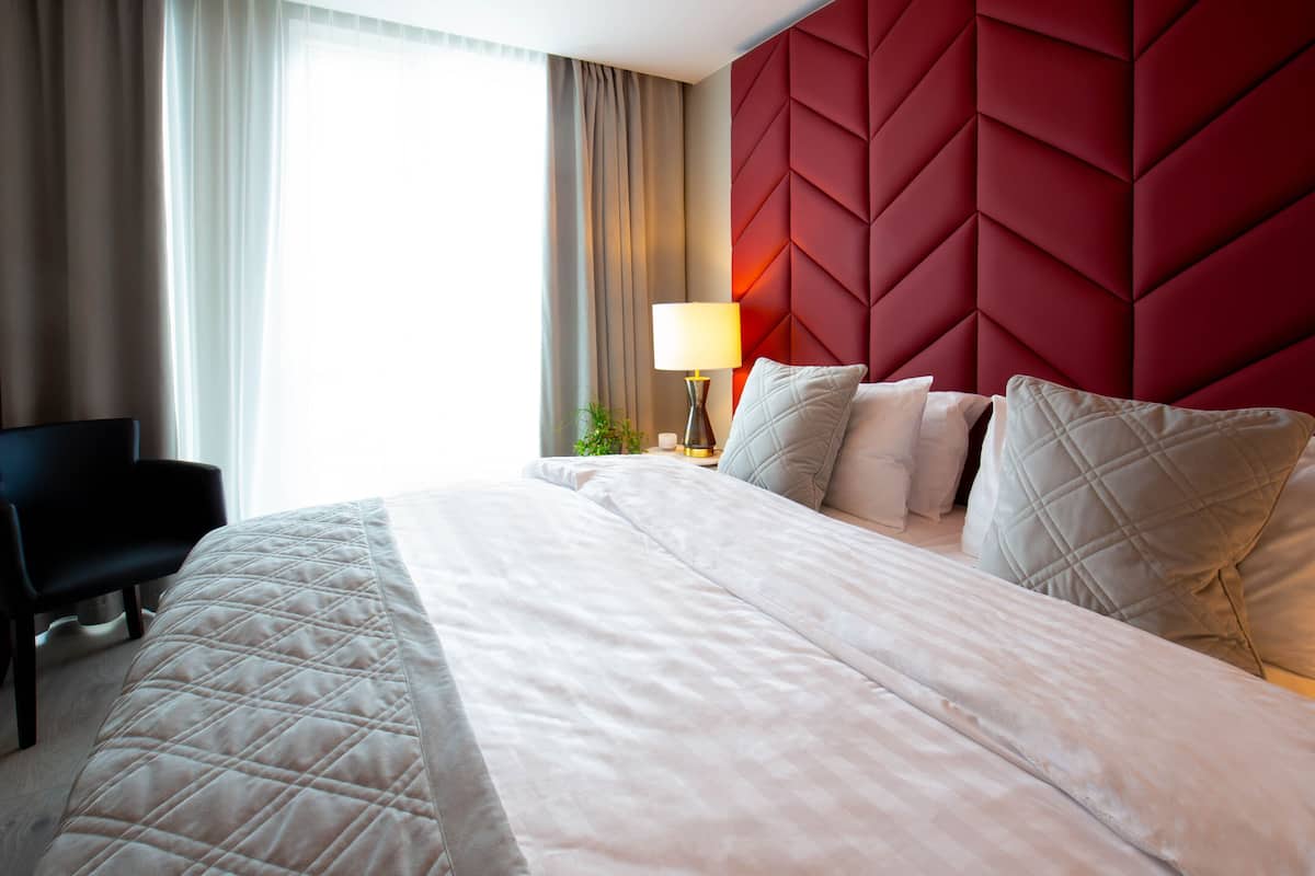 Habitación estándar con 1 cama matrimonial o 2 individuales | Ropa de cama hipoalergénica y decoración personalizada