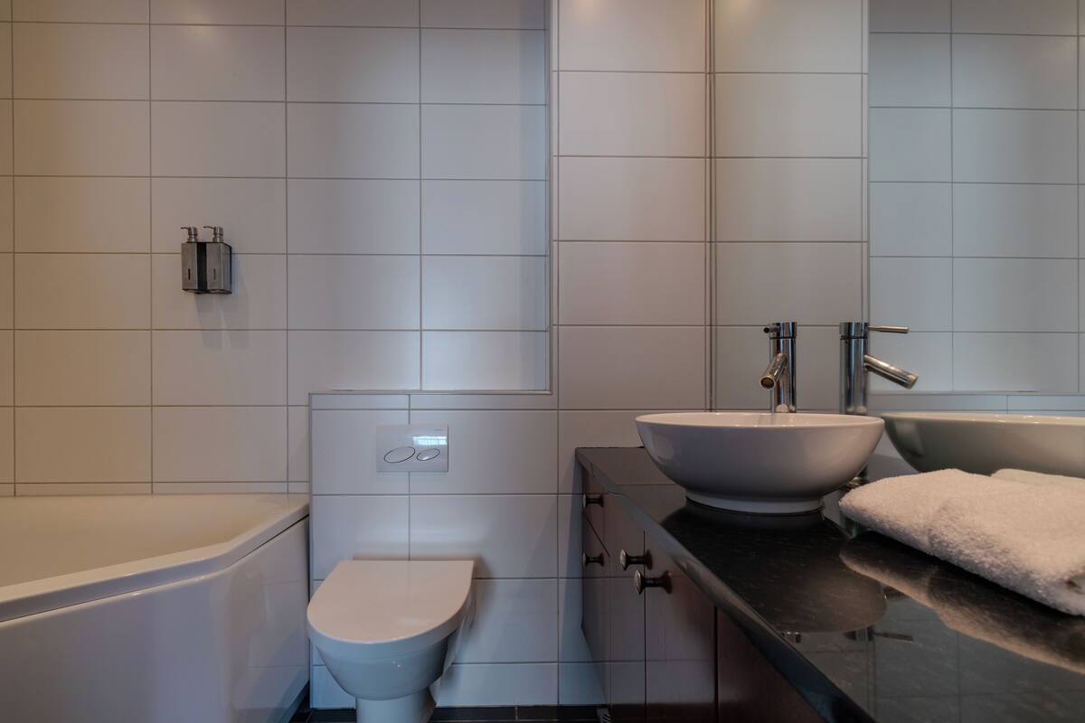 quadruple room | bathroom | free toiletries, hair dryer, towels