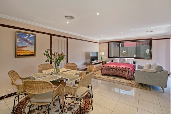 2 bedrooms, iron/ironing board, WiFi, bed sheets