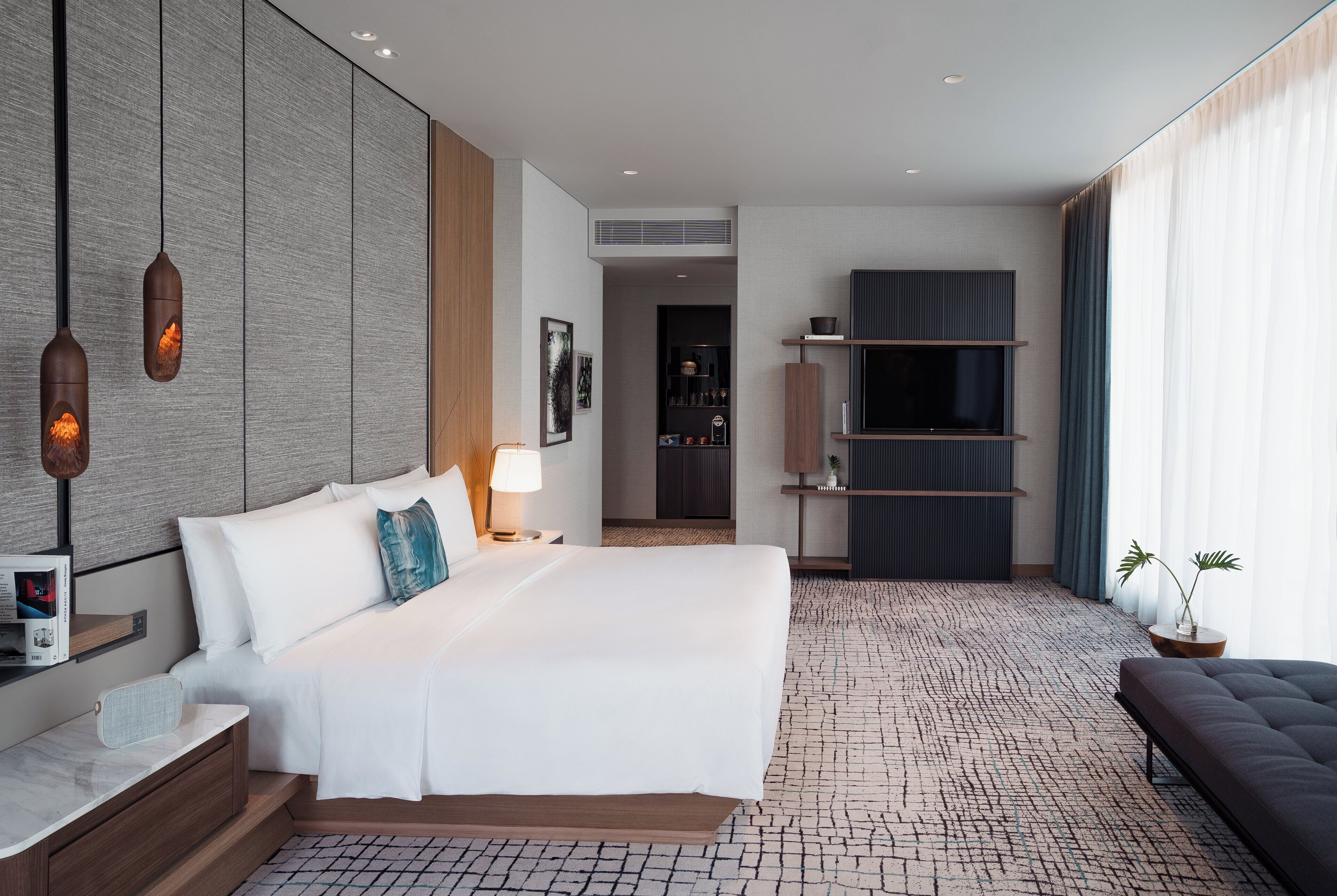 Suite, 1 cama de matrimonio grande (Maa-Lai, Green Lung View) | Ropa de cama de alta calidad, colchones Select Comfort, minibar