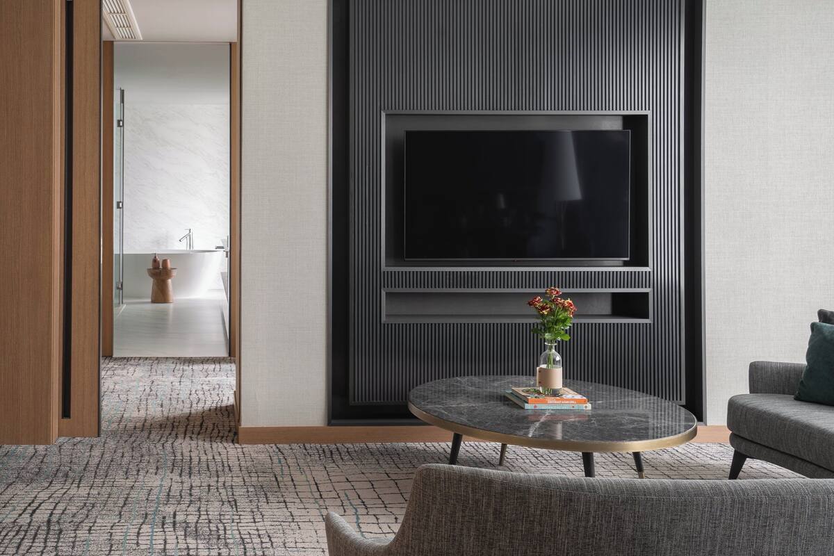 Hochwertige Bettwaren, Select-Comfort-Betten, Minibar, Zimmersafe