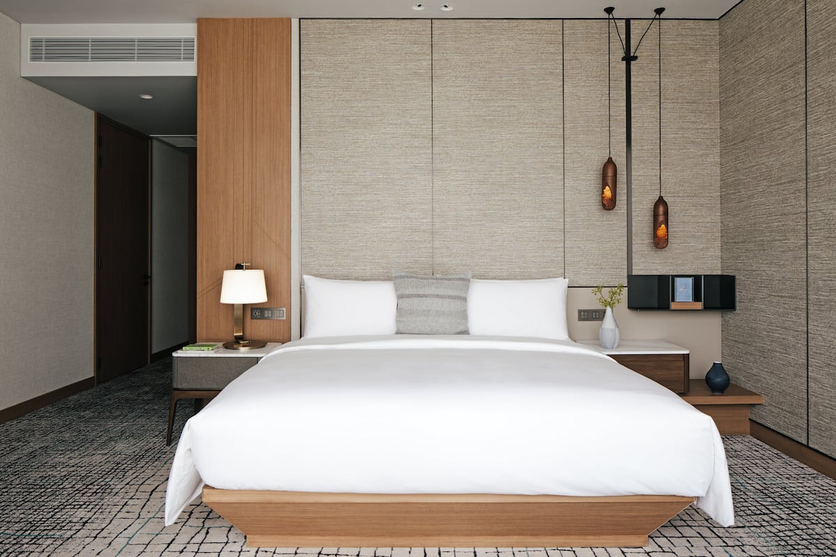 1 bedroom, premium bedding, Select Comfort beds, minibar