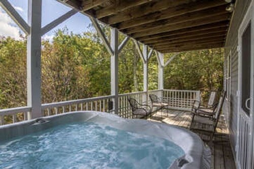 Special Pricing 3 king-master-suites,  in the App Ski Mtn,  w/mountain views