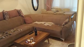 Family House, Non Smoking, Kitchen | 2 bedrooms, Egyptian cotton sheets, premium bedding, down comforters