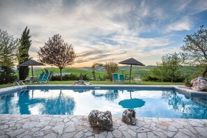 Outdoor pool - Fonte Bertusi - The courtyard (Pienza)