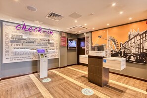 Reception - Premier Inn Aviemore (Aviemore)