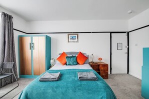 1 bedroom, iron/ironing board, travel cot, free WiFi