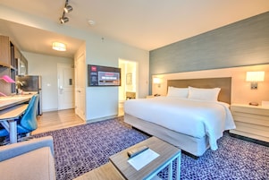 Escrivaninha, espaço de trabalho para notebook, cortinas blackout