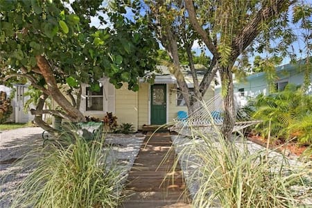Madeira Beach Cottage
