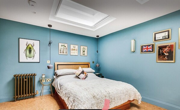 In-room safe, iron/ironing board, free WiFi, bed sheets