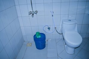 Buồng tắm vòi sen, khăn tắm