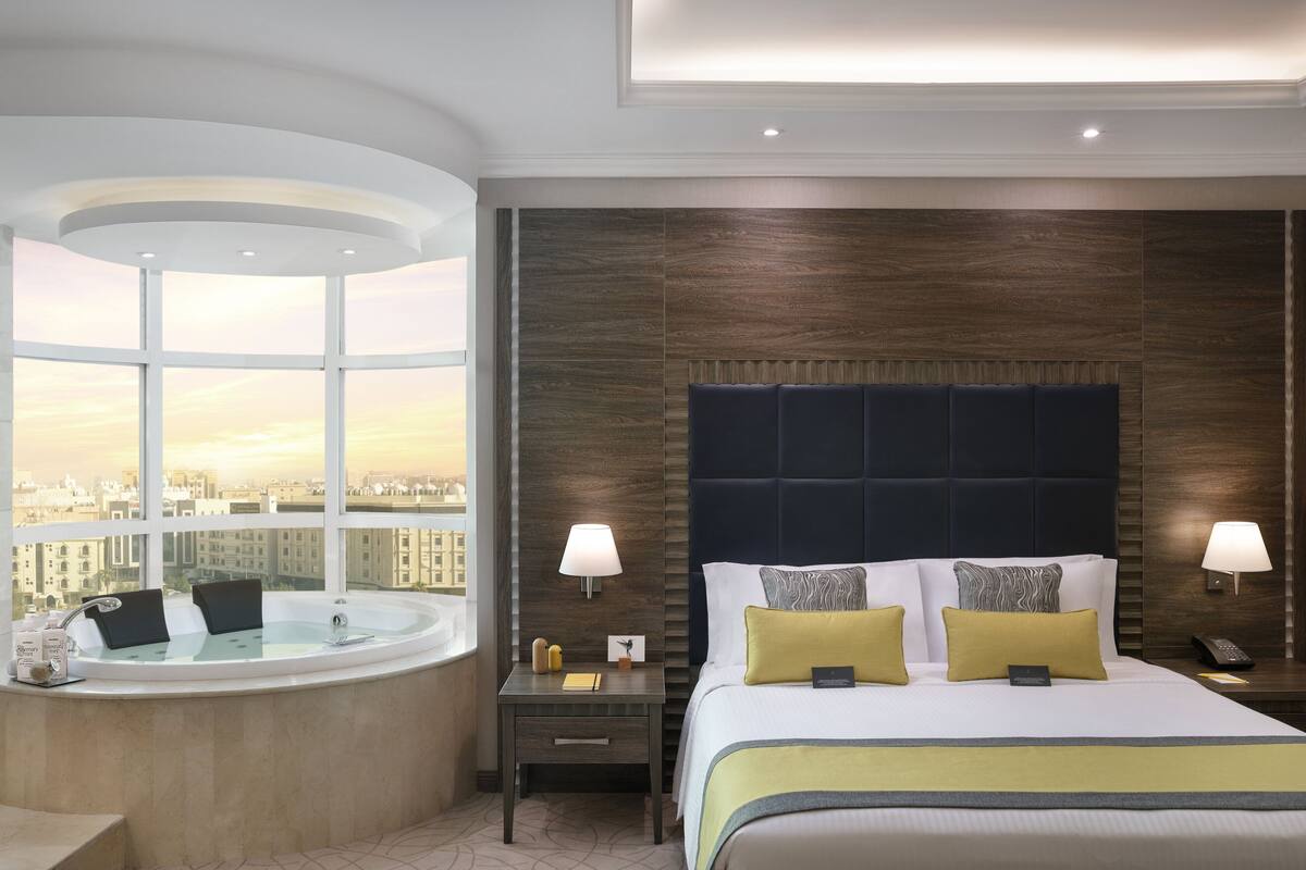 suite, 1 king bed, city view | city view