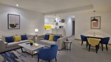 Premium-sengetøj, minibar, skrivebord