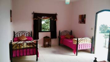 Apartament familiar, balcó | Wifi gratuïta i roba de llit