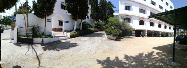 Cour