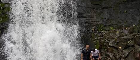 Cascada en la piscina