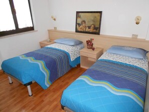 2 bedrooms, iron/ironing board, WiFi, bed sheets
