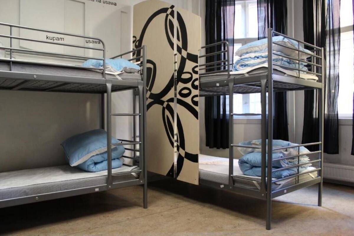 Shared Dormitory, Mixed Dorm, Shared Bathroom (8 person) | Seterika/papan seterika, Wi-fi percuma 