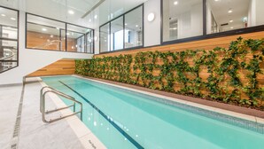 Indoor pool - Ehome - Perfect Location - Dream Under Skytower (Auckland)