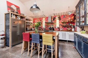 Fridge, microwave, oven, stovetop - Characterful Home in beautiful surroundings of Surrey Hills (Bramley)