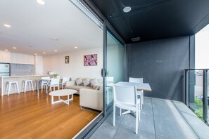 City Apartment, 1 Bedroom, Non Smoking | Balcony