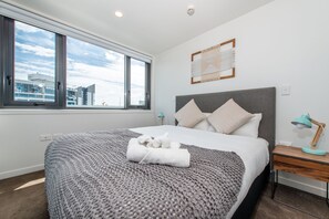 Appartement Ville, 1 chambre, non-fumeur | 1 chambre, fer et planche à repasser, accès au Wi-Fi (inclus)
