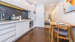 City Apartment, 1 Bedroom, Non Smoking | In-room dining - Ehome - Sea & Skytower Views, Unbeatable Location In CBD (Auckland)