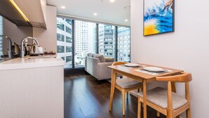 Appartement Ville, 1 chambre, non-fumeur | Restauration dans la chambre