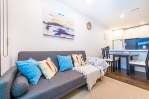 City Apartment, 2 Bedrooms, Non Smoking | Living area