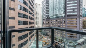 Unclassified image, 5 of 15, button - Ehome - Stylish & Stunning In Central CBD Next to Skytower (Auckland)