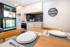 Apartamento City, 1 habitación, no fumadores | Servicio de comidas en la habitación