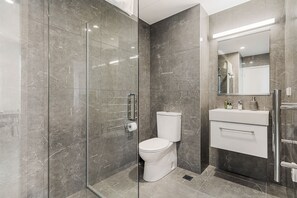 City Apartment, 2 Bedrooms, Non Smoking | Bathroom