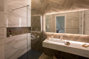 Shower, hair dryer, bidet, towels - Umberto34 - Luxury Home (Naples)