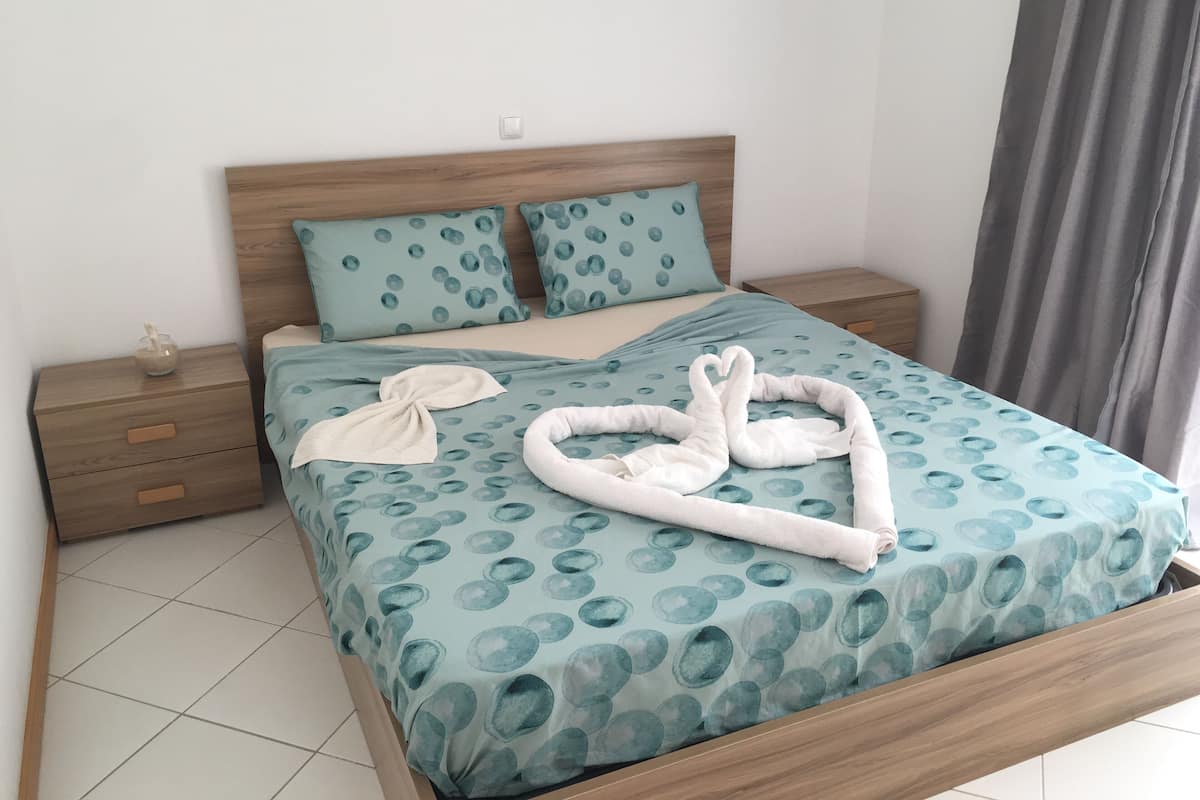 3 kamar tidur, seprai Frette Italia, seprai premium, dan busa memori