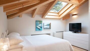 3 sovrum, sängtillbehör av högsta kvalitet och unika möbler