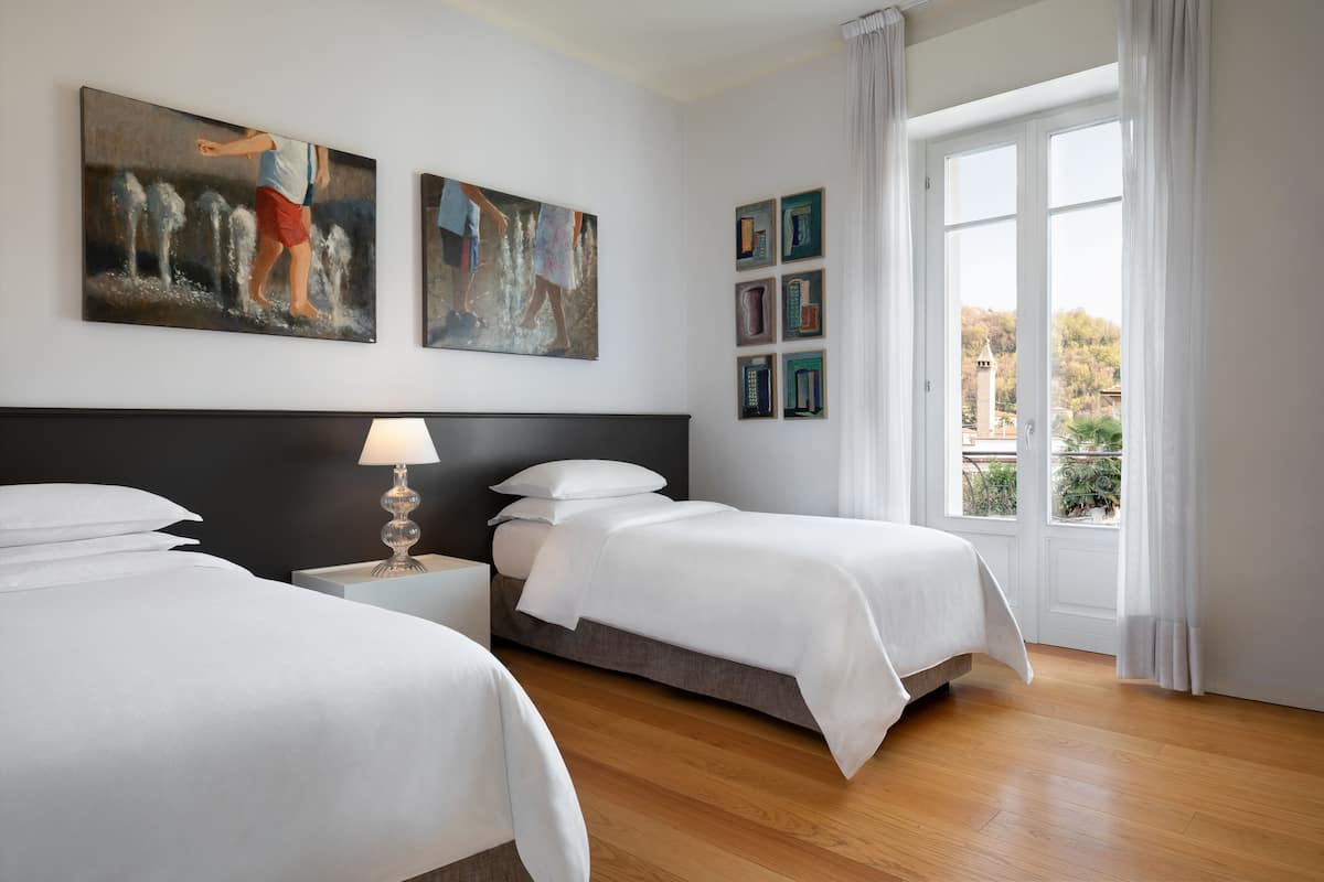 3 habitaciones, muebles diferentes y espacio para trabajar con laptop