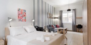 Studio | In-room safe, desk, iron/ironing board, free cots/infant beds - S&K Athens Center Premium Urban Studio (Athens)