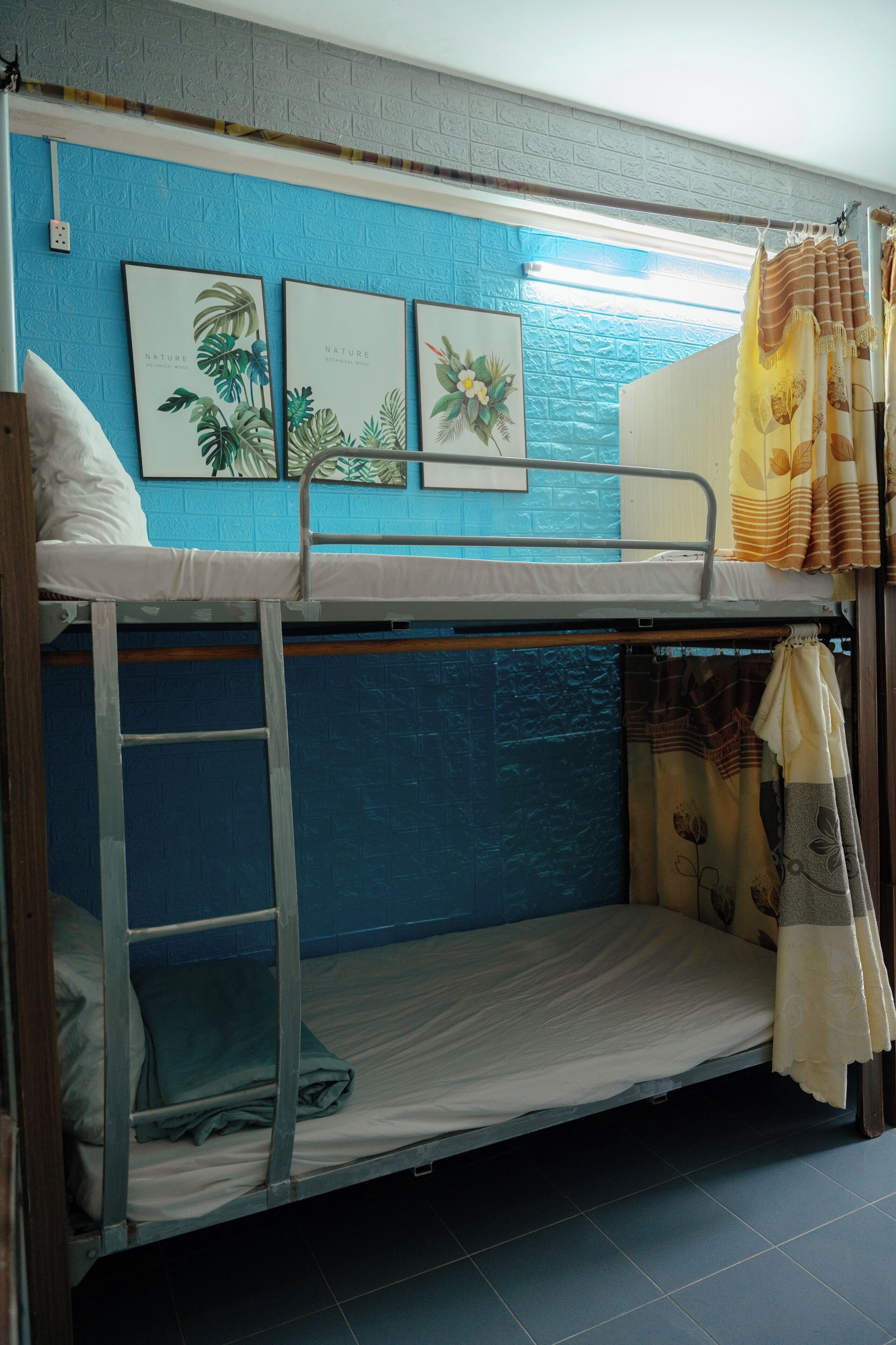 Bed in 4-bed mixed dormitory | Select Comfort 床、遮光窗帘、免费 WiFi、床单