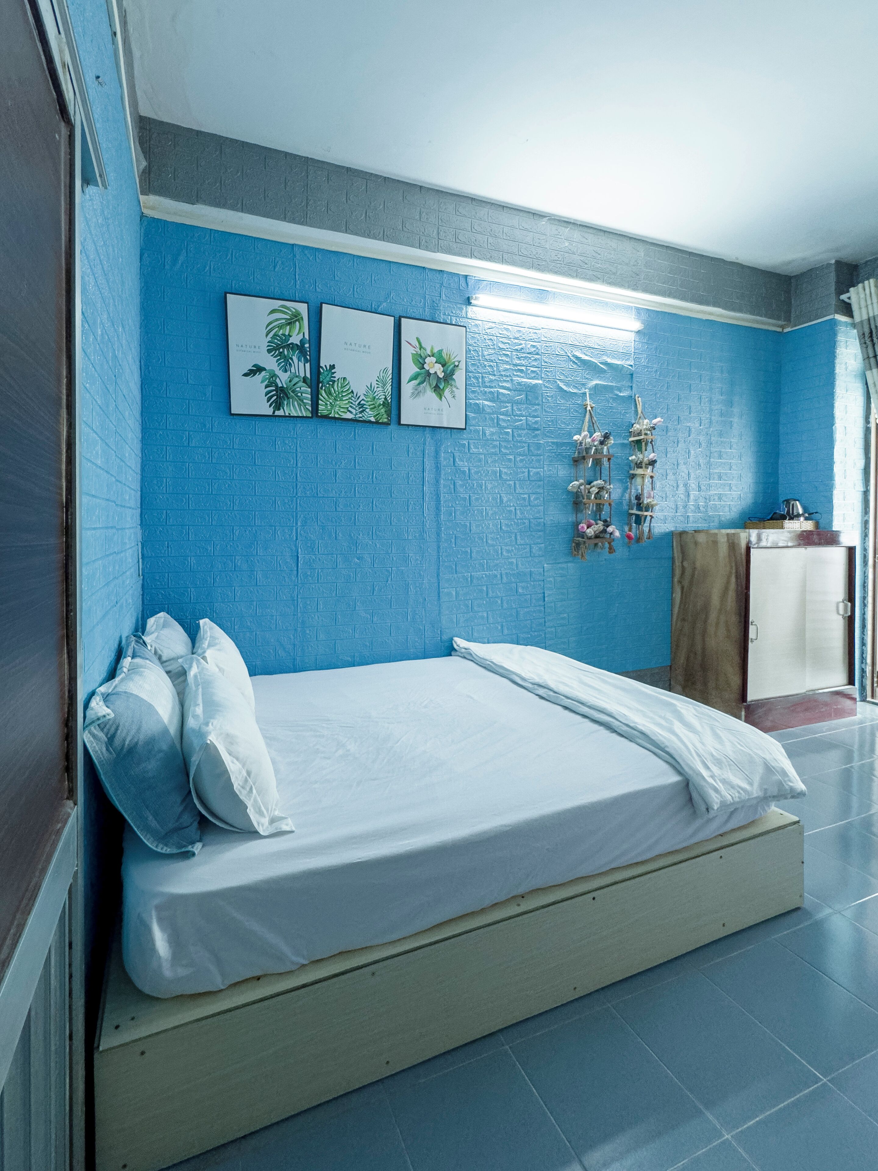 Double bed room with Outside bathroom