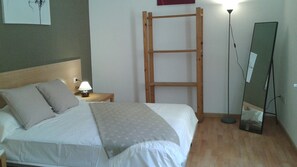 1 bedroom, iron/ironing board, WiFi, bed sheets - 16 Comfortable Apartment In Town (Tarragona)