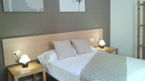 1 slaapkamer, een strijkplank/strijkijzer, wifi, beddengoed