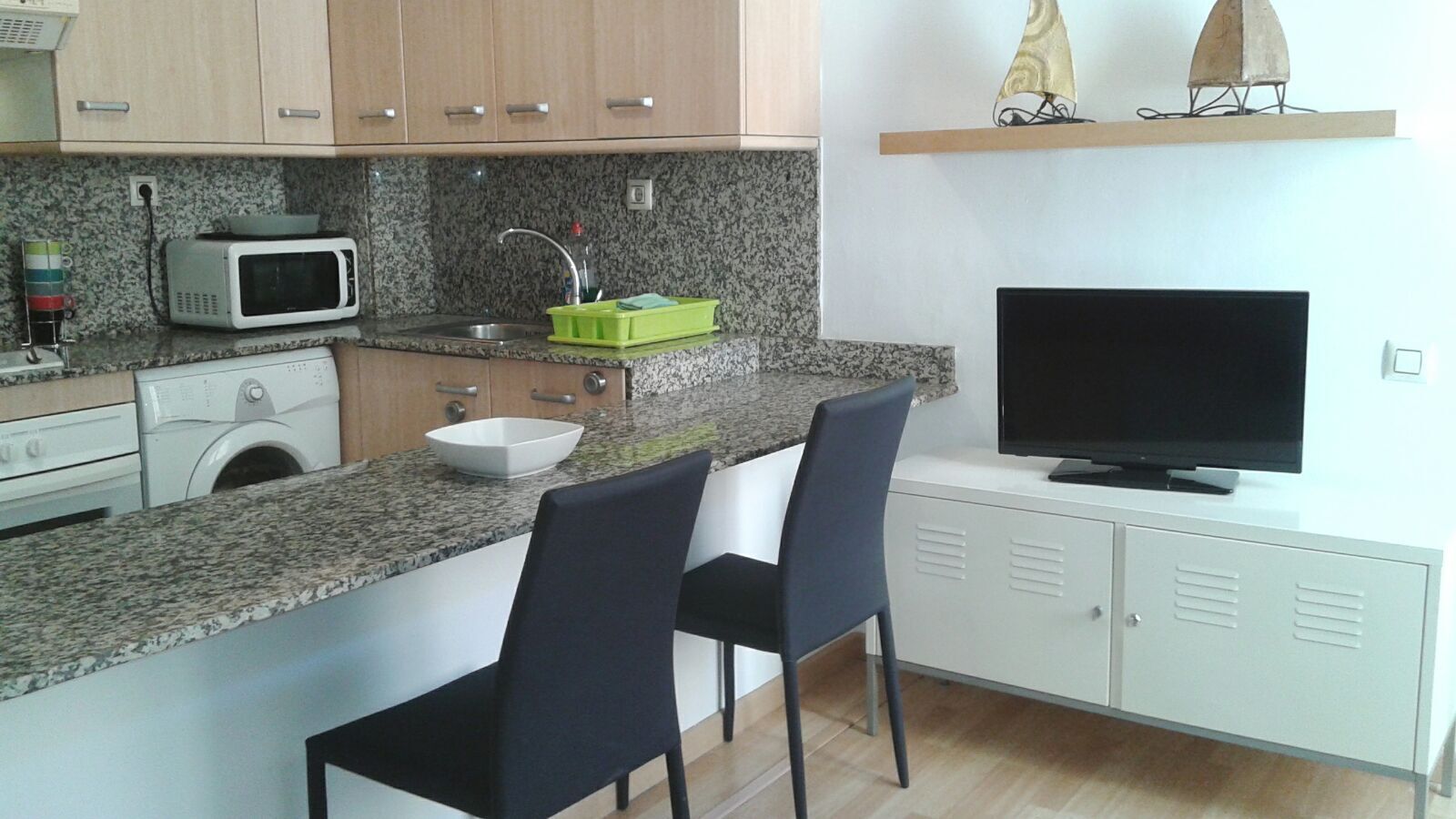 Frigorifero, microonde, forno, macchina per tè/caffè