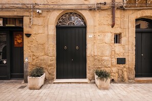 واجهة المنشأة