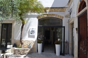Property entrance - Corte Cairoli B&B and Suite (Modugno)