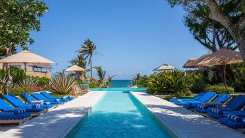 3 piscinas externas, espreguiçadeiras