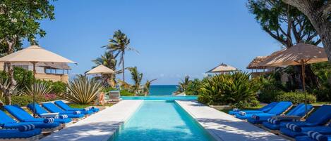 3 outdoor pools, pool loungers